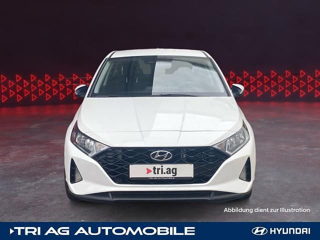 Gebraucht Hyundai i20 Trend 120 PS (88 kW) 2022 Polar white / sol Limousine