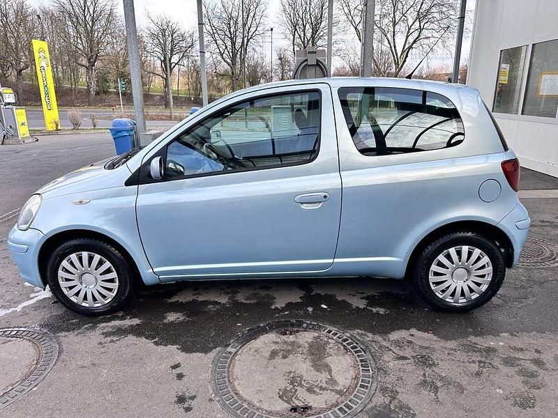 Blau Gebraucht 2003 Toyota Yaris Limousine | 1.500 € (Fairer Preis) - Bild 1/4