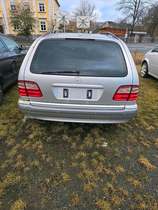 Gebraucht Mercedes E280 204 PS (150 kW) 2002 Silber Kombi