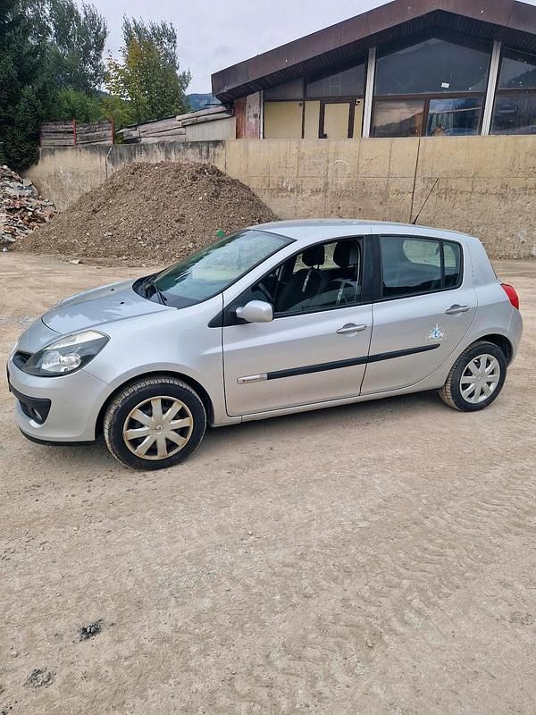 Silber Gebraucht 2009 Renault Clio III Rip Curl Kleinwagen | 2.450 € - Bild 1/4