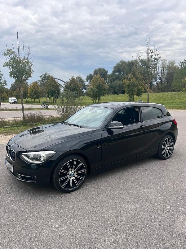 Gebraucht BMW 116 Sport Line 135 PS (99 kW) 2013 Schwarz Kleinwagen