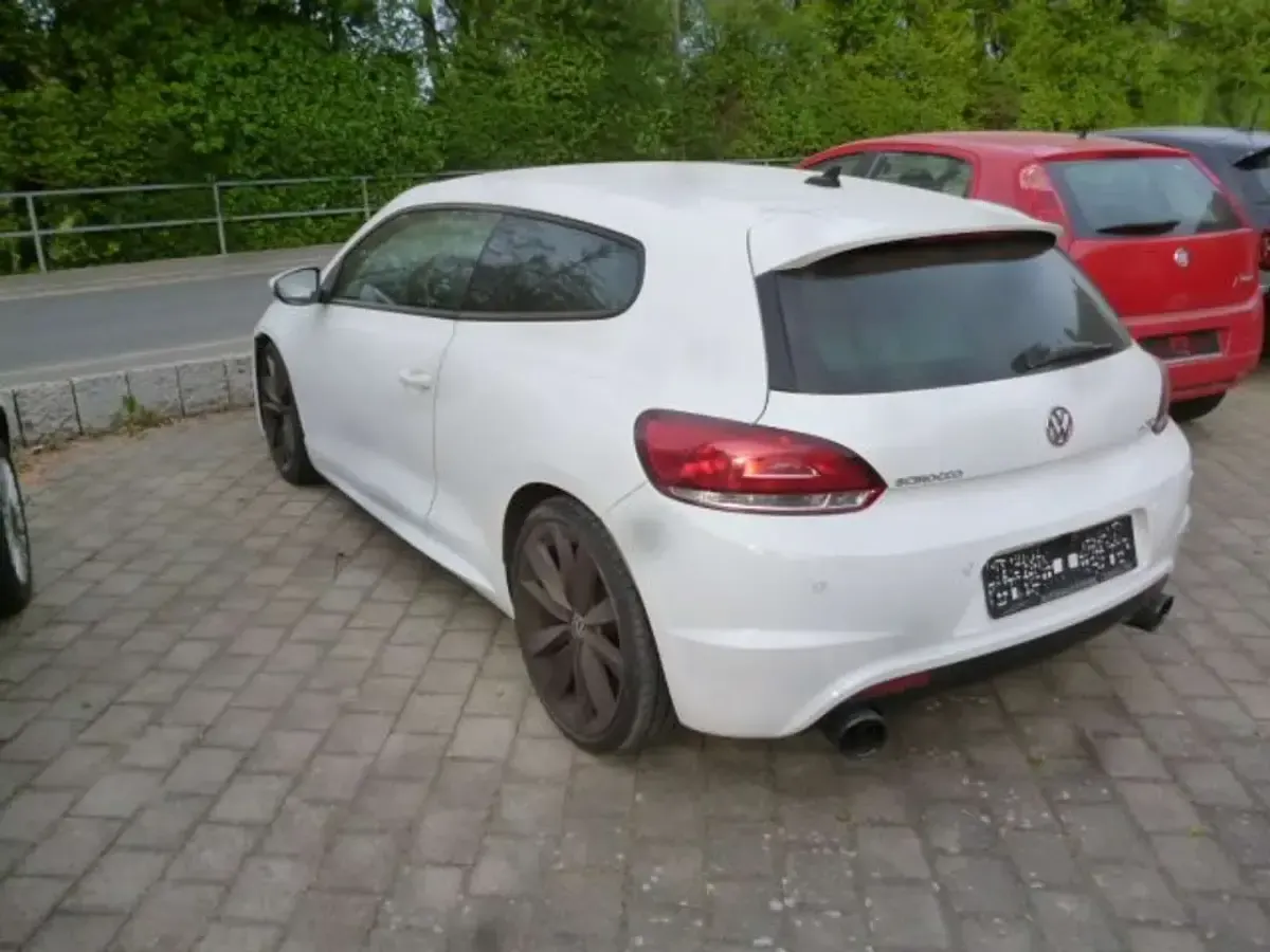 Gebraucht VW Scirocco 140 PS (102 kW) 2010 Candyweiß Coupé