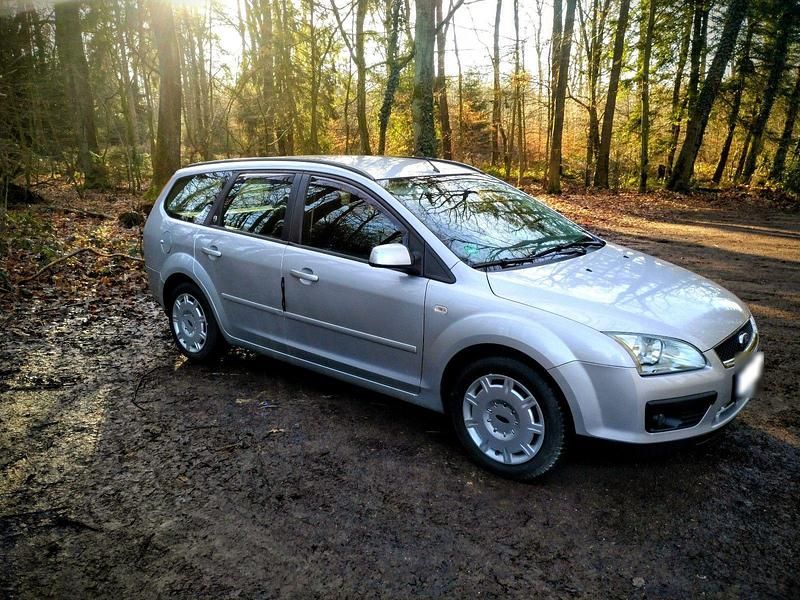 Gebraucht Ford Focus Ghia 109 PS (80 kW) 2005 Silber Kombi