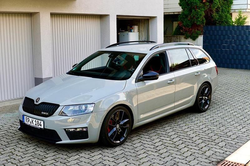 Grau Gebraucht 2014 Skoda Octavia RS Kombi | 16.500 € (Fairer Preis) - Bild 1/4