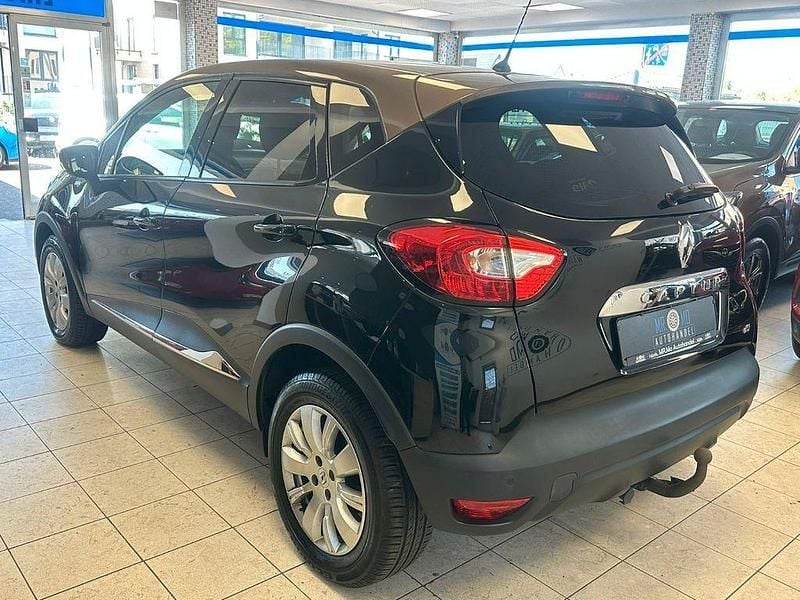 Second-hand Renault Captur Elysee 110 CP (80 kW) 2015 Negru SUV