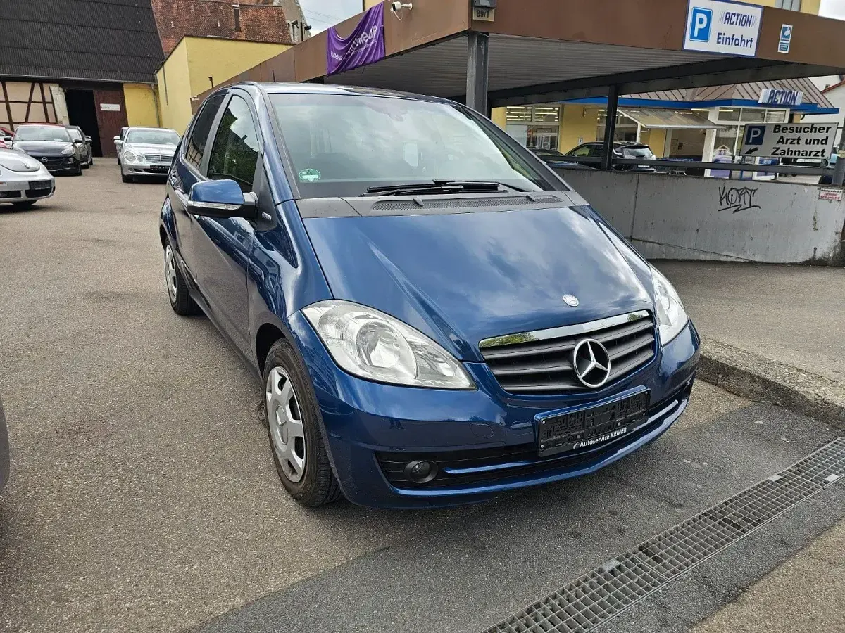 Używany Mercedes A160 95 KM (69 kW) 2010 Niebieski Hatchback