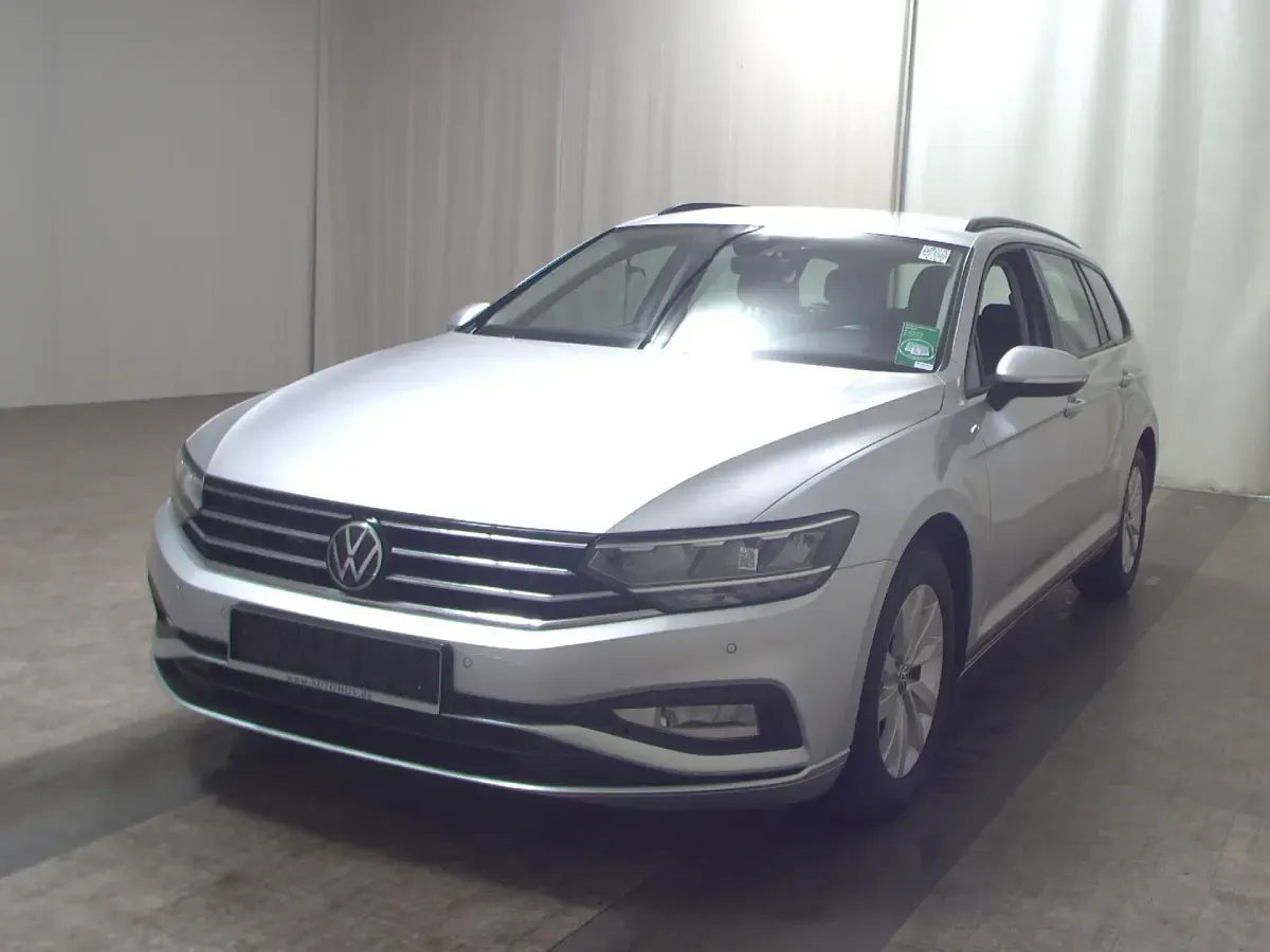 Gebraucht VW Passat 150 PS (110 kW) 2021 Schwarz Limousine