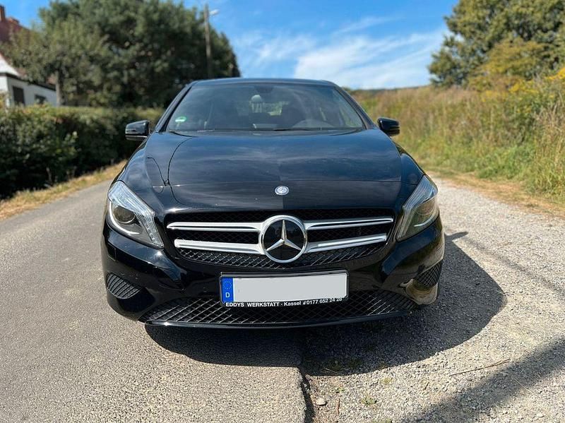 Schwarz Gebraucht 2014 Mercedes A180 Limousine | 11.999 € (Fairer Preis) - Bild 1/4