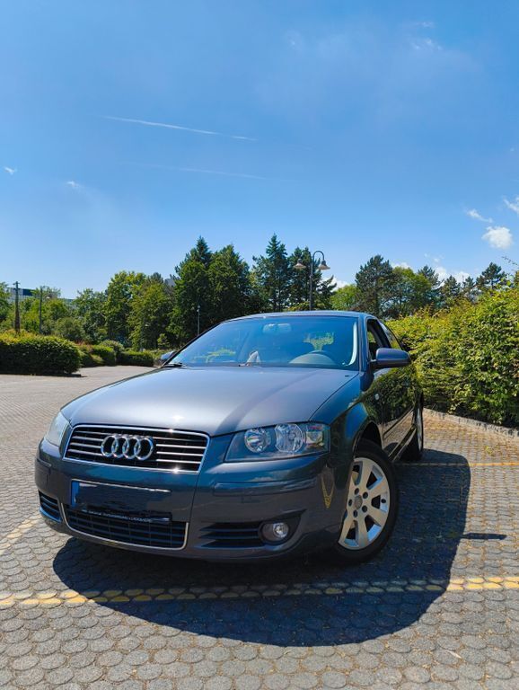Grau Gebraucht 2003 Audi A3 Ambiente Limousine | 4.000 € (Fairer Preis) - Bild 1/4