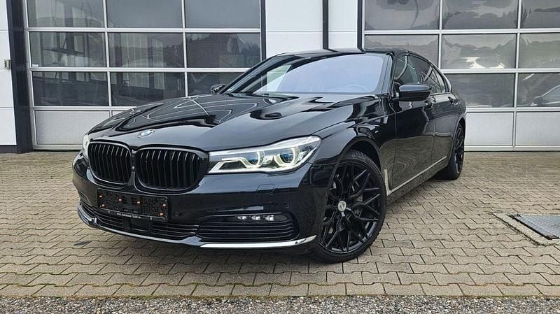 Schwarz Gebraucht 2018 BMW 750 Limousine | 39.990 € (Fairer Preis) - Bild 1/4