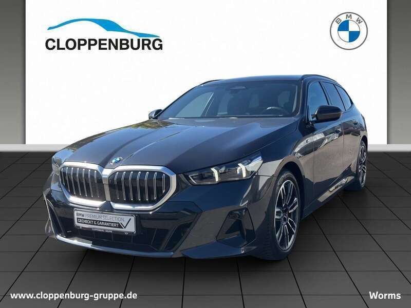 Grau Gebraucht 2024 BMW 520 M Sport Kombi | 46.995 € (Superpreis) - Bild 1/4