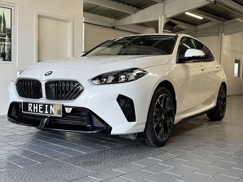 Neu BMW 120 Performance 170 PS (125 kW) 2026 Weiß Kleinwagen