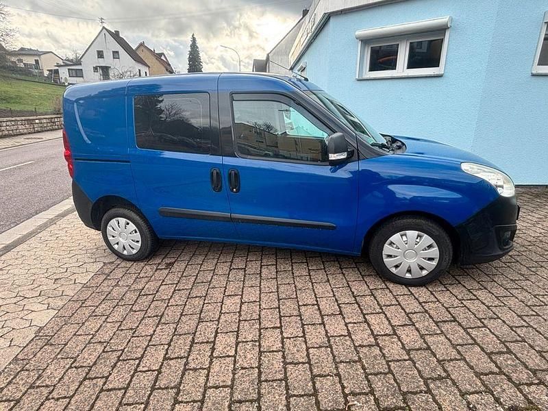 Gebraucht Opel Combo 90 PS (66 kW) 2012 Blau Van / Kleinbus