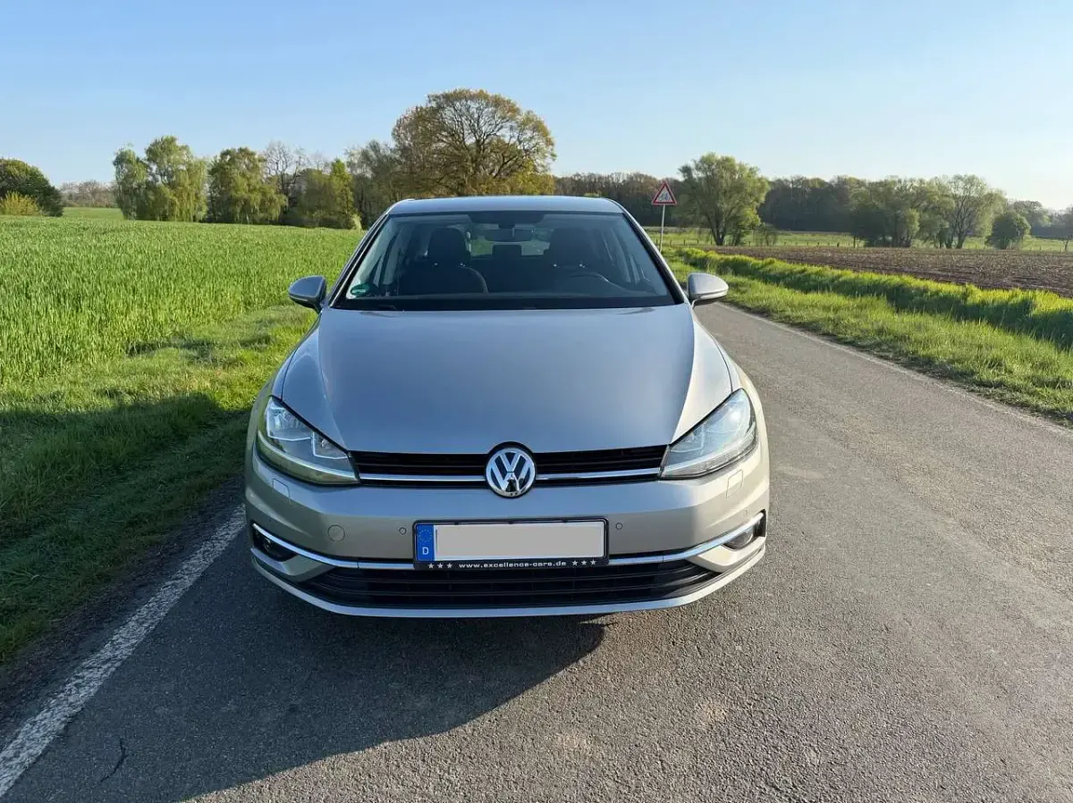 Gebraucht VW Golf VII Sound 110 PS (80 kW) 2018 Silber Limousine