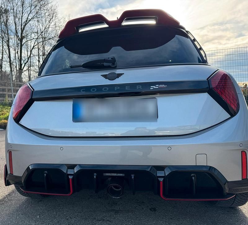 Neu Mini John Cooper Works 231 PS (169 kW) 2025 Silber Kleinwagen