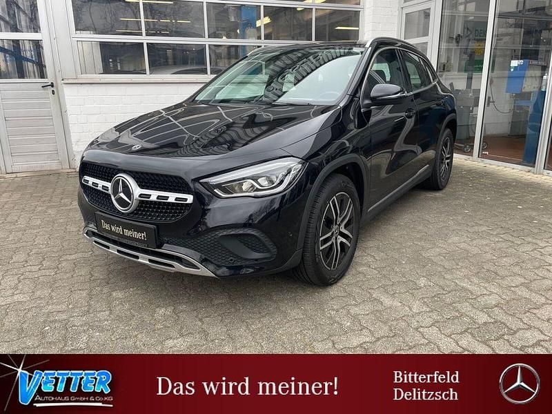Kosmosschwarz Gebraucht 2020 Mercedes GLA200 Progressive SUV | 35.580 € (Teuer) - Bild 1/4