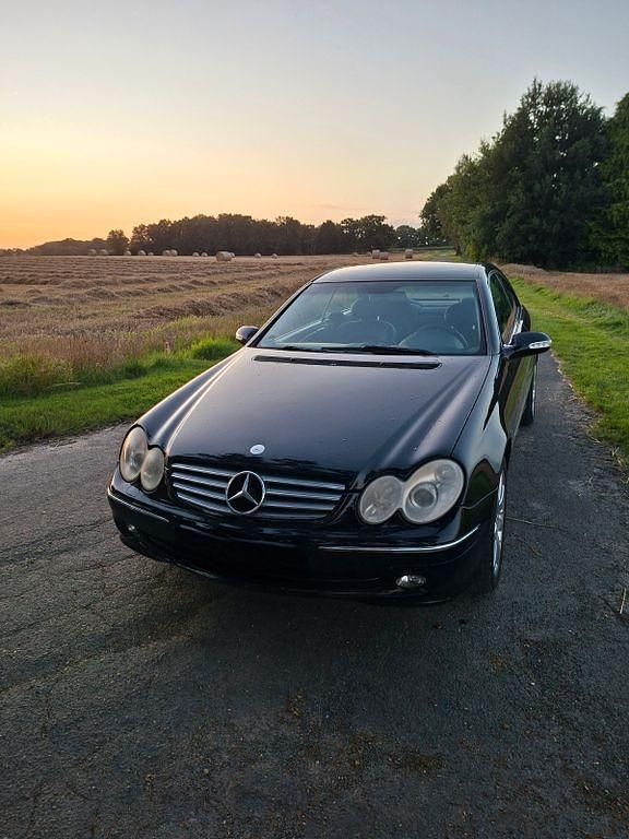 Schwarz Gebraucht 2002 Mercedes CLK240 Elegance Coupé | 2.700 € (Fairer Preis) - Bild 1/4