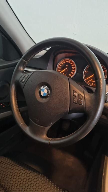 Gebraucht BMW 318 143 PS (105 kW) 2012 Gold Kombi