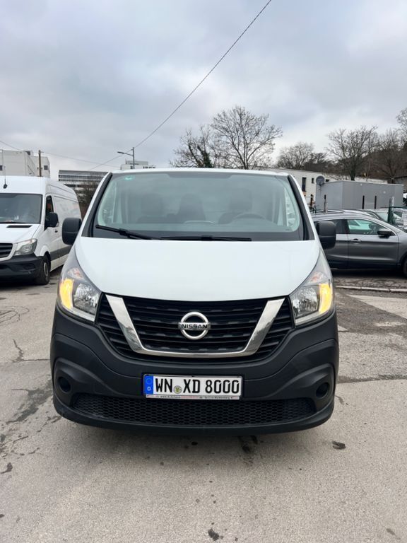 Weiß Gebraucht 2016 Nissan NV300 Van | 9.999 € - Bild 1/4