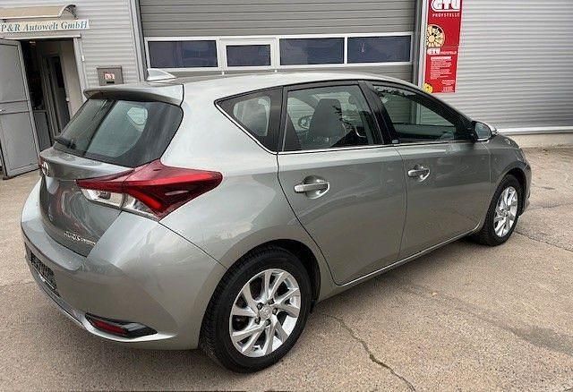 Grau Gebraucht 2016 Toyota Auris Hybrid Edition-S Limousine | 12.888 € (Fairer Preis) - Bild 1/4