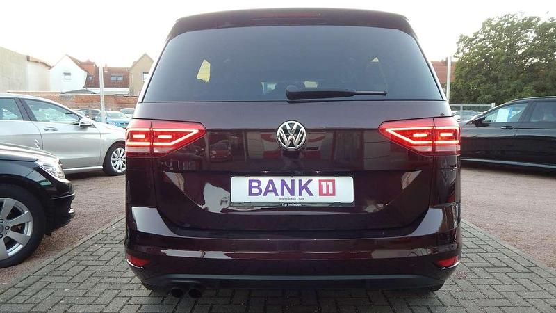 Gebraucht VW Touran Highline 150 PS (110 kW) 2017 Rot Van / Kleinbus