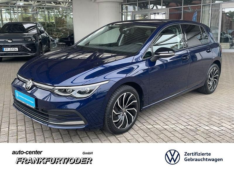 Blau Gebraucht 2021 VW Golf VIII Active Limousine | 21.990 € (Fairer Preis) - Bild 1/4