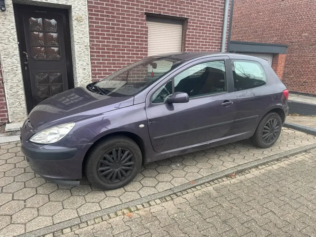 Gebraucht Peugeot 307 90 PS (66 kW) 2003 Violet Limousine