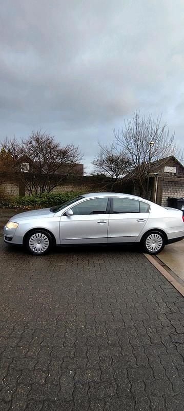 Gebraucht VW Passat 140 PS (102 kW) 2008 Limousine