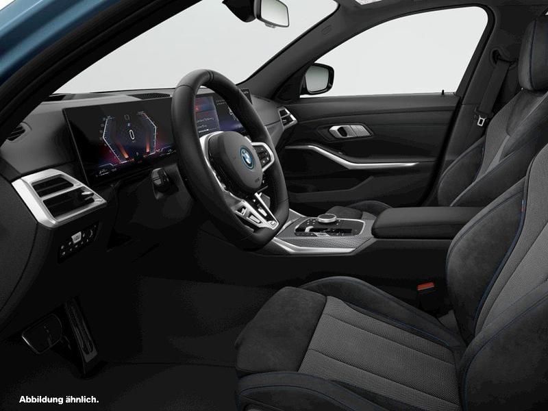 Gebraucht BMW 330e M Sport 292 PS (214 kW) 2025 Blau Kombi