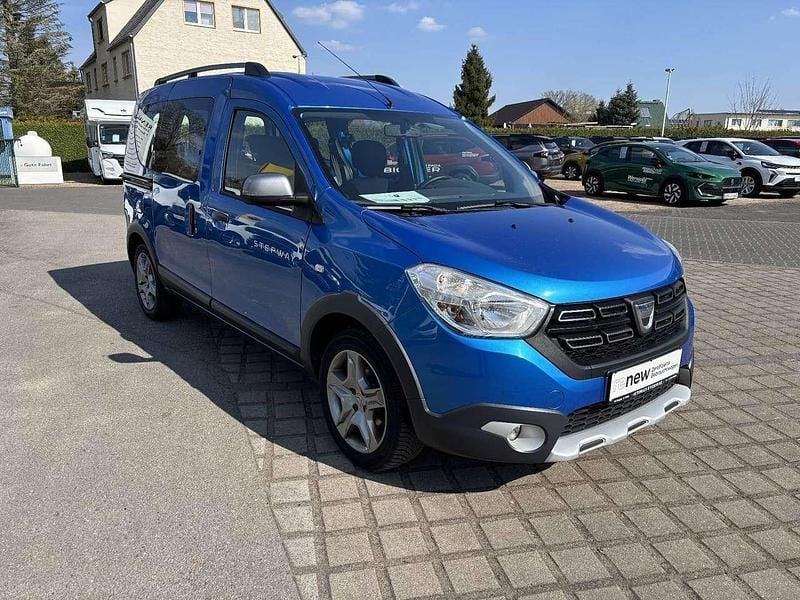 Gebraucht Dacia Dokker Stepway 109 PS (80 kW) 2019 Blau sky Van / Kleinbus