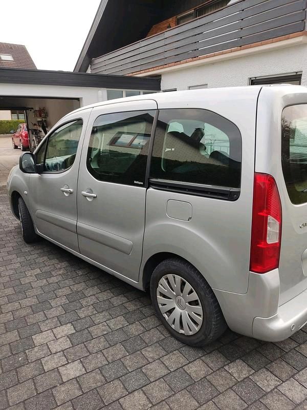 Gebraucht Citroën Berlingo 109 PS (80 kW) 2008 Silber Van / Kleinbus