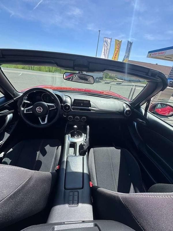 Gebraucht Fiat 124 Spider 140 PS (102 kW) 2017 Colore esterno (red (solid)) Cabrio