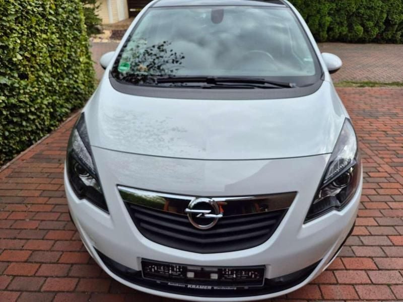 Weiß Gebraucht 2012 Opel Meriva Color Edition Van / Kleinbus | 6.900 € (Fairer Preis) - Bild 1/4