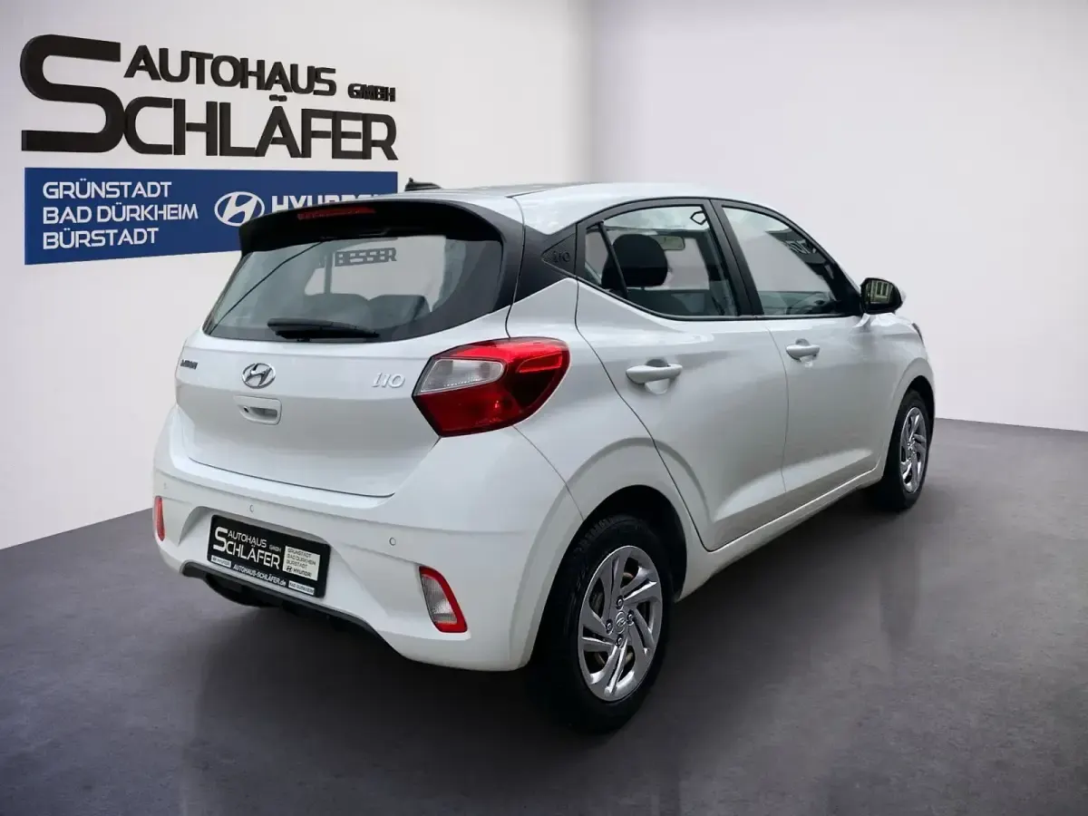 Gebraucht Hyundai i10 Trend 84 PS (61 kW) 2022 Weiß Kleinwagen
