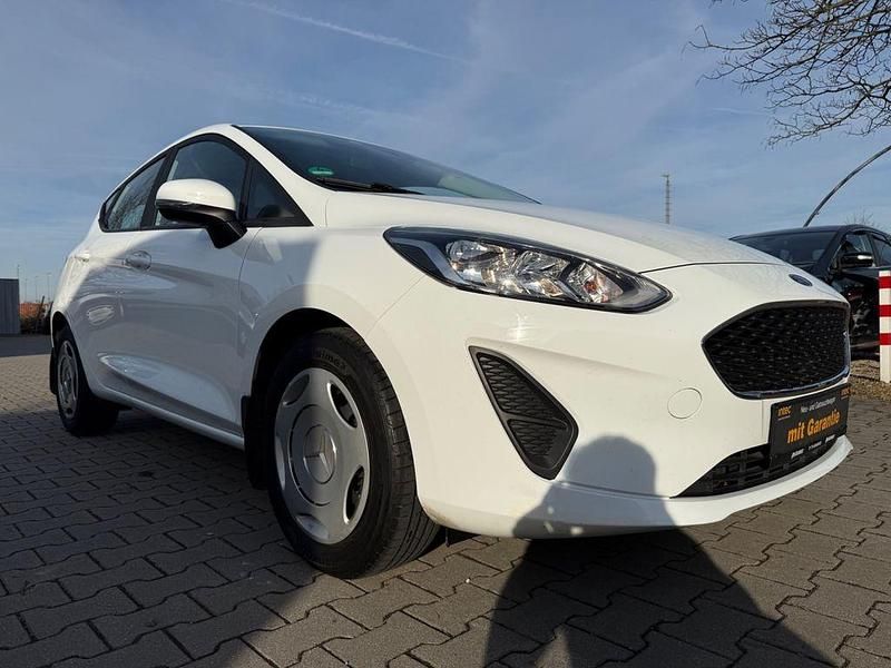 Gebraucht Ford Fiesta Trend 101 PS (74 kW) 2018 Weiß Kleinwagen