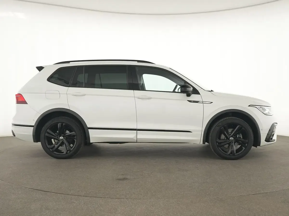 Gebraucht VW Tiguan Allspace R-line 190 PS (139 kW) 2023 Oryxweiss SUV