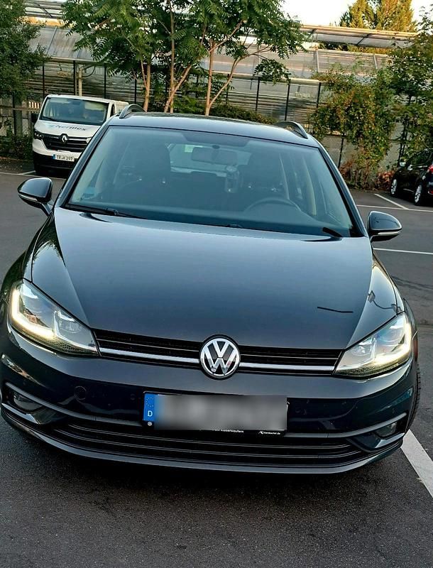 Grau Gebraucht 2018 VW Golf VII Kombi | 9.650 € (Fairer Preis) - Bild 1/4