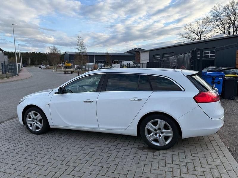 Gebraucht Opel Insignia Innovation 160 PS (117 kW) 2011 Weiß Kombi