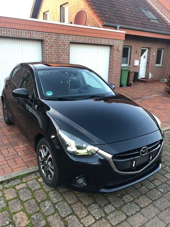 Schwarz Gebraucht 2015 Mazda 2 Sports-Line Limousine | 8.490 € (Fairer Preis) - Bild 1/4
