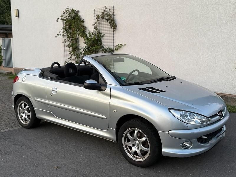 Silber Gebraucht 2005 Peugeot 206 CC Cabrio | 2.800 € (Etwas zu teuer) - Bild 1/4