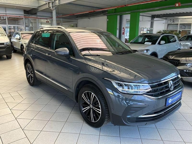 Gebraucht VW Tiguan Active 131 PS (96 kW) 2022 Grau SUV