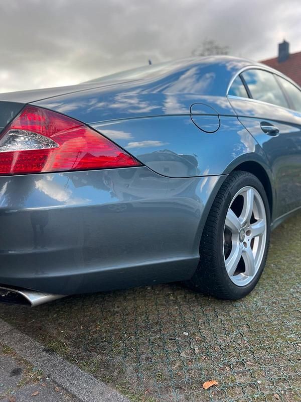 Gebraucht Mercedes CLS320 224 PS (164 kW) 2008 Andere farben Limousine