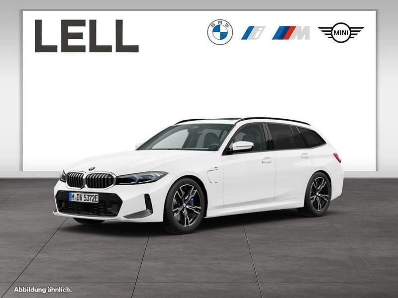 Weiß Gebraucht 2024 BMW 330e M Sport Kombi | 44.850 € (Superpreis) - Bild 1/4