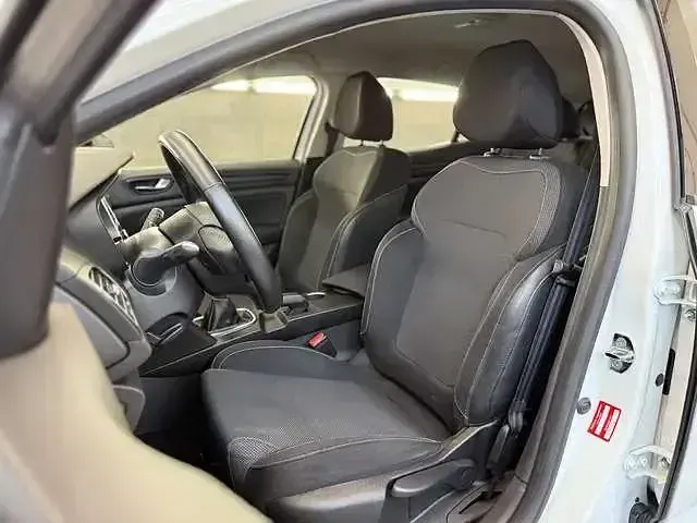 Gebraucht Renault Mégane Play 110 PS (80 kW) 2018 Weiss Limousine