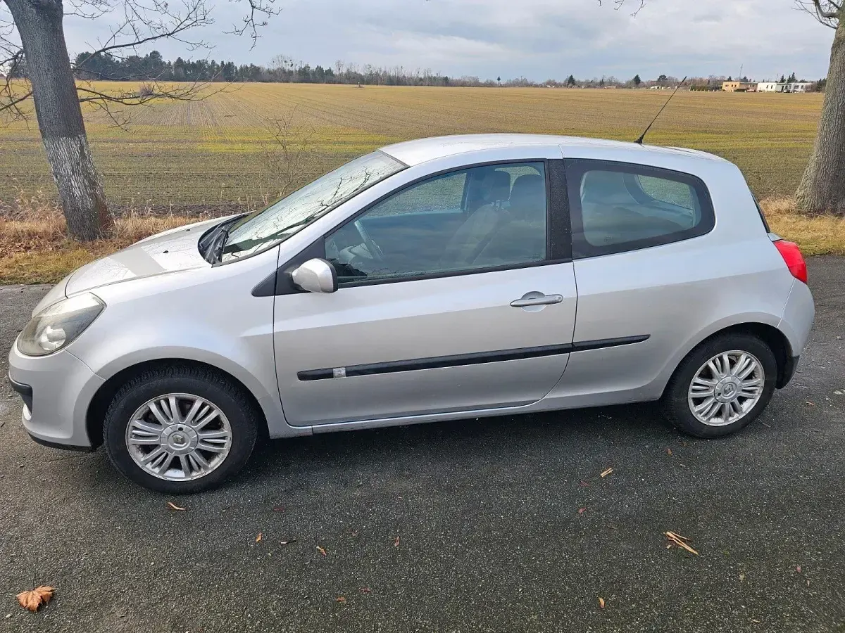 Gebraucht Renault Clio II Dynamique 88 PS (64 kW) 2006 Silber Limousine
