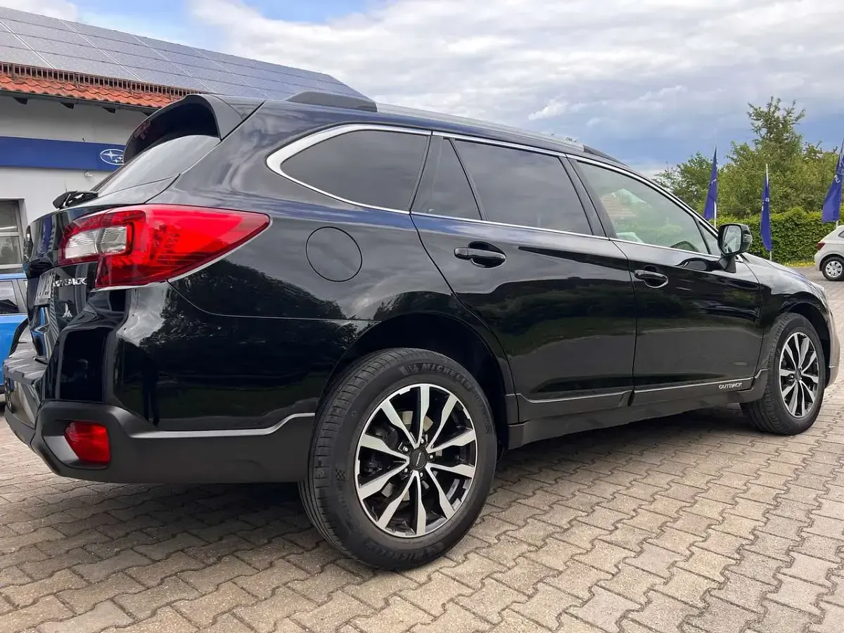 Gebraucht Subaru Outback Sport 175 PS (128 kW) 2017 Crystal black silica Kombi