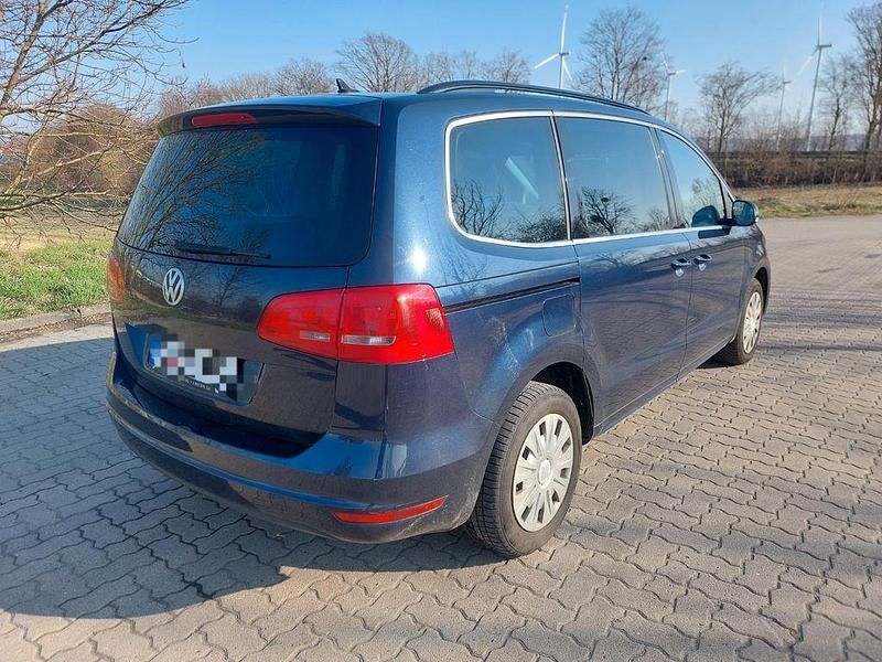 Gebraucht VW Sharan Trendline 140 PS (102 kW) 2012 Blau Van / Kleinbus