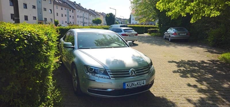 Silber Gebraucht 2011 VW Phaeton Limousine | 14.999 € (Teuer) - Bild 1/4