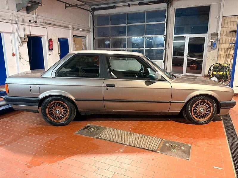 Gebraucht BMW 325 Basis 192 PS (141 kW) 1989 Coupé