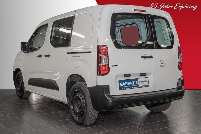 Gebraucht Opel Combo 102 PS (75 kW) 2021 Weiß Van / Kleinbus
